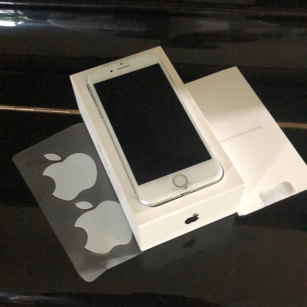 IPHONE 8